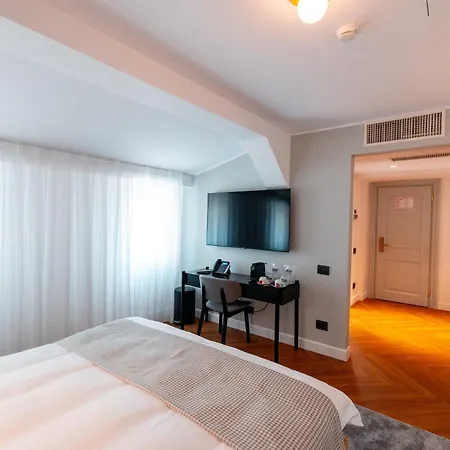 Готель Ecletico